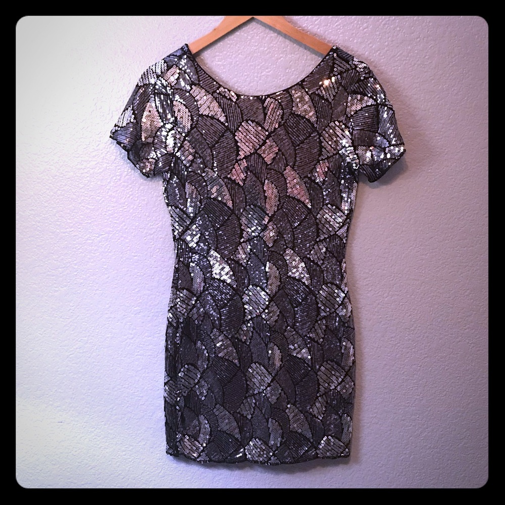 🌟Silver and Black Sequin Backless Party Dress🌟